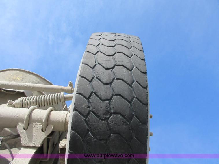 image for item I1754 1997 Ford LT9000 mixer truck