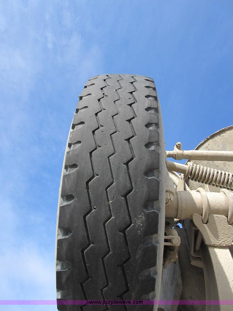 image for item I1754 1997 Ford LT9000 mixer truck