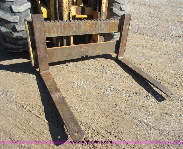 image for item I1755 2001 John Deere 488E rough terrain forklift