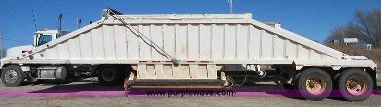 image for item I1756 2004 CTS BDT-40 bottom dump trailer