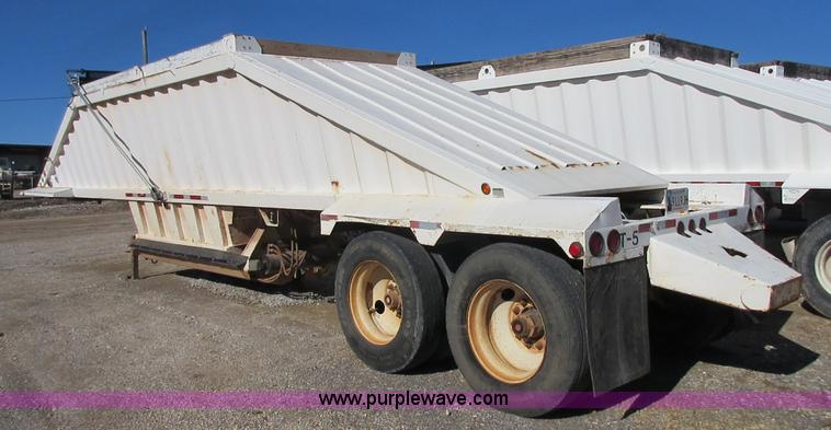 image for item I1756 2004 CTS BDT-40 bottom dump trailer