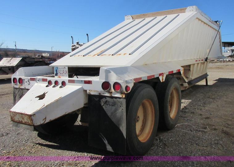 image for item I1756 2004 CTS BDT-40 bottom dump trailer