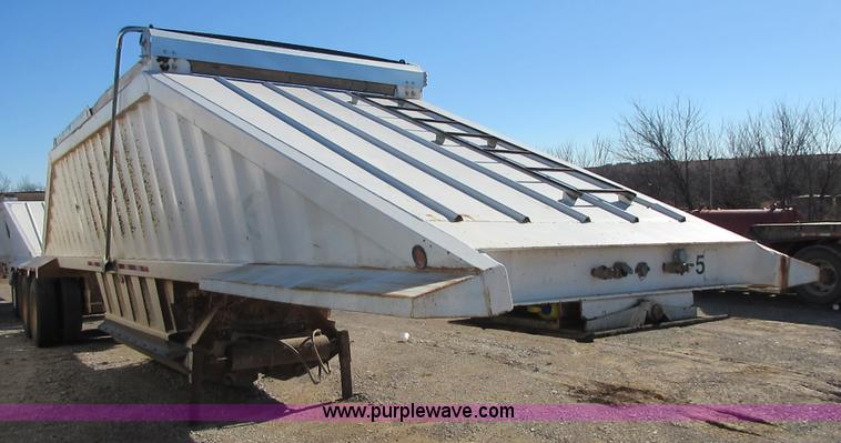 image for item I1756 2004 CTS BDT-40 bottom dump trailer