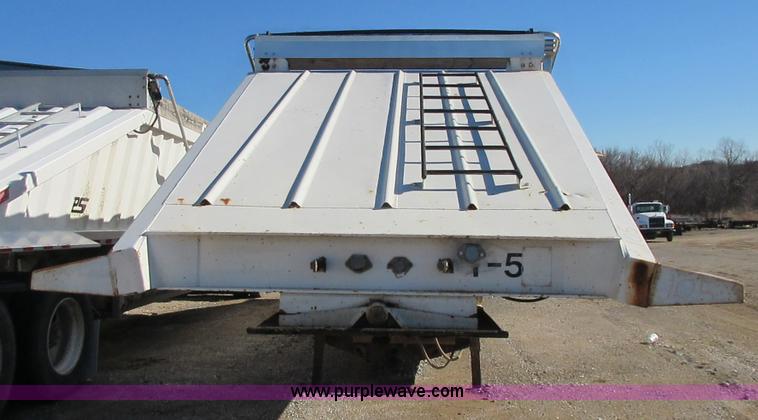 image for item I1756 2004 CTS BDT-40 bottom dump trailer