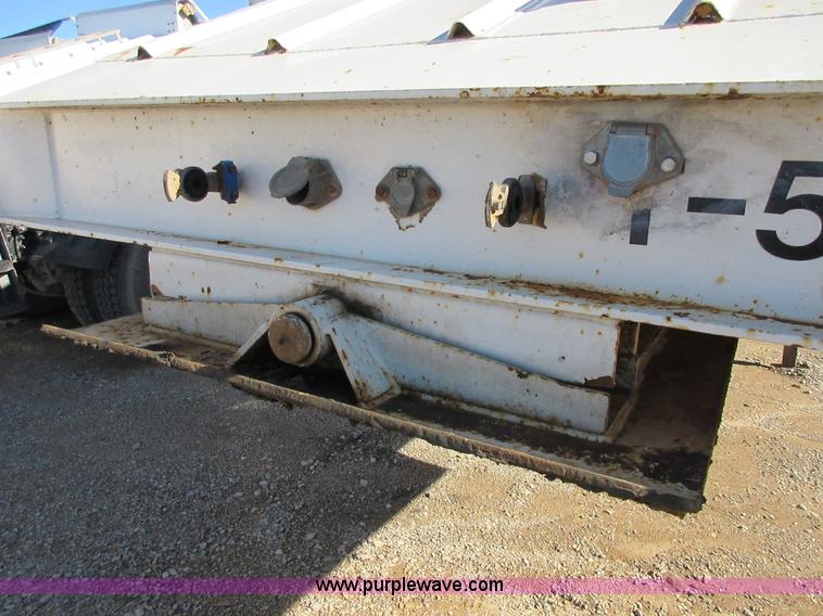 image for item I1756 2004 CTS BDT-40 bottom dump trailer
