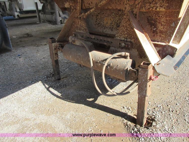 image for item I1756 2004 CTS BDT-40 bottom dump trailer