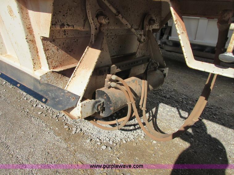 image for item I1756 2004 CTS BDT-40 bottom dump trailer