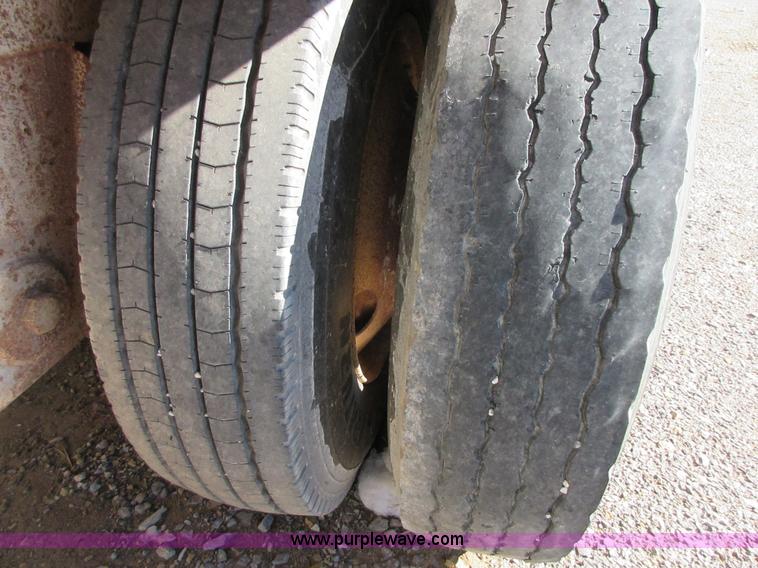 image for item I1756 2004 CTS BDT-40 bottom dump trailer