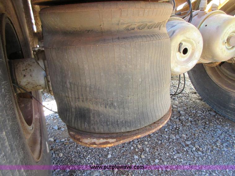 image for item I1756 2004 CTS BDT-40 bottom dump trailer