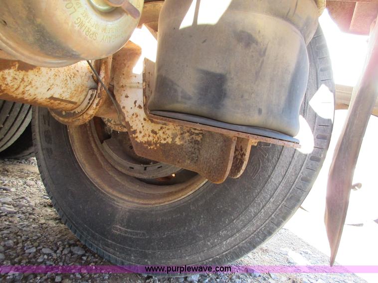 image for item I1756 2004 CTS BDT-40 bottom dump trailer