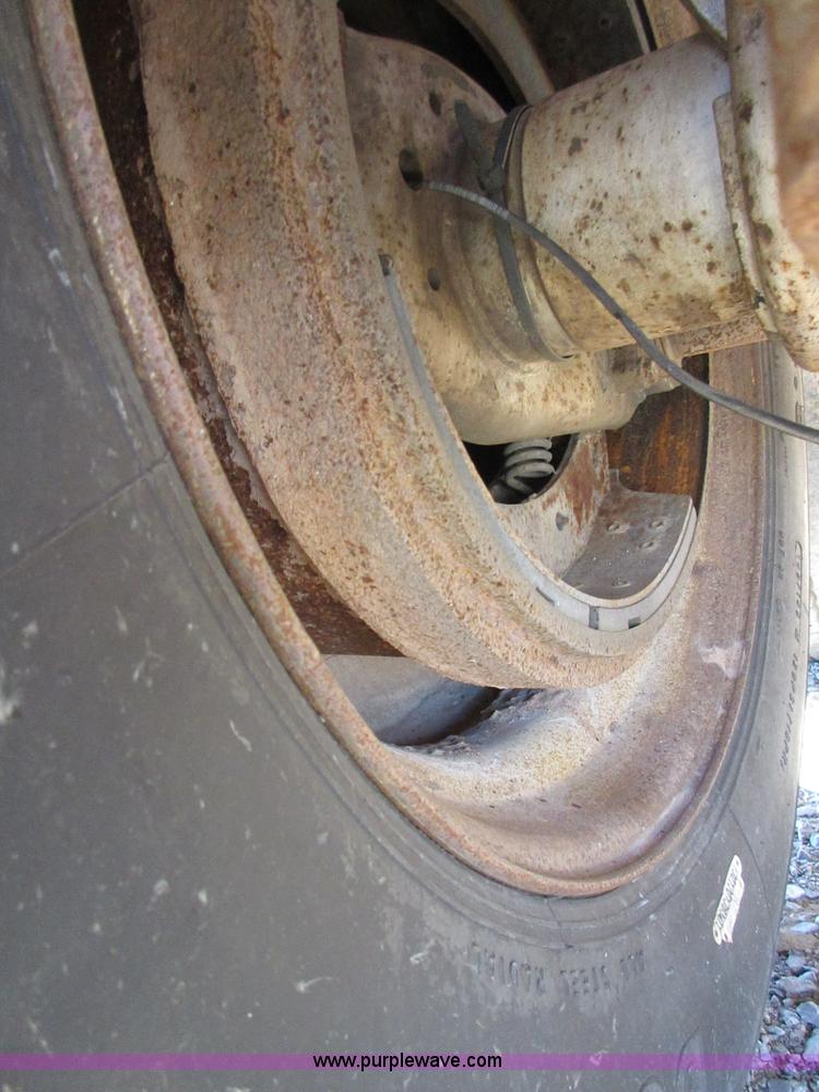 image for item I1756 2004 CTS BDT-40 bottom dump trailer