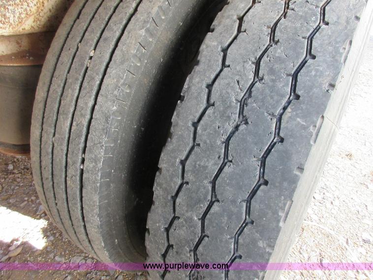 image for item I1756 2004 CTS BDT-40 bottom dump trailer