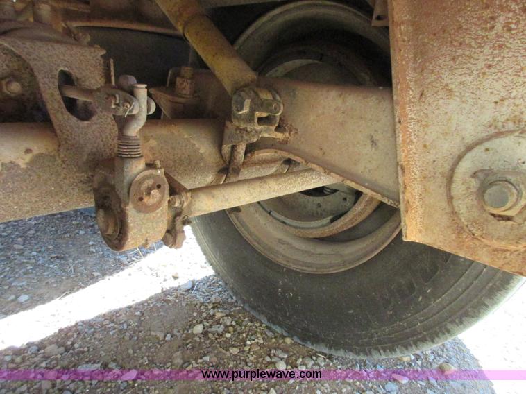 image for item I1756 2004 CTS BDT-40 bottom dump trailer