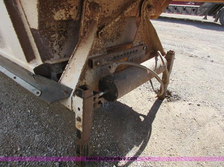 image for item I1756 2004 CTS BDT-40 bottom dump trailer