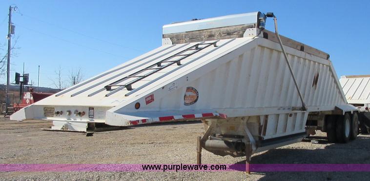 image for item I1757 2008 CTS BDT-40 bottom dump trailer