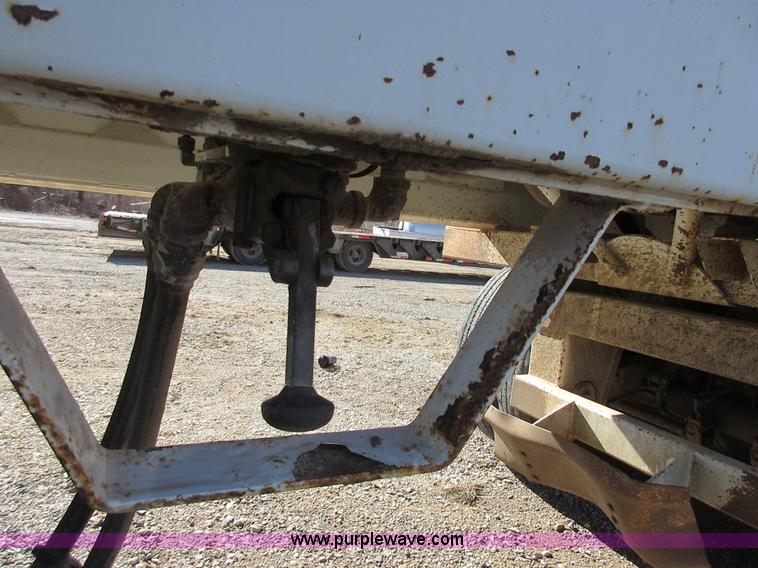 image for item I1757 2008 CTS BDT-40 bottom dump trailer