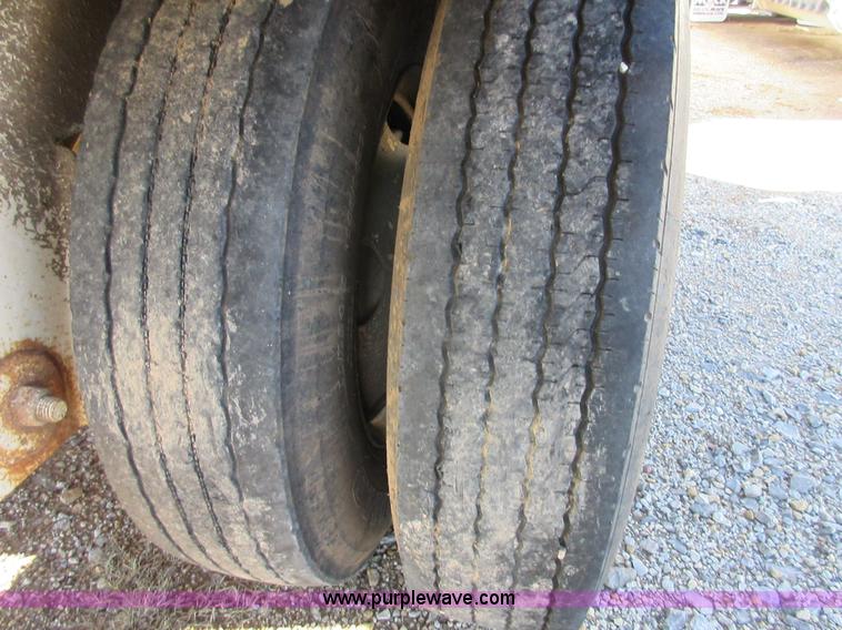 image for item I1757 2008 CTS BDT-40 bottom dump trailer