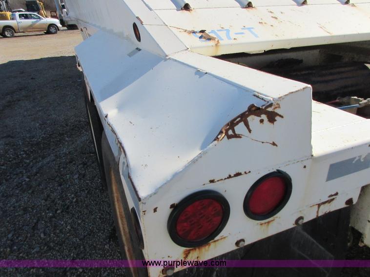 image for item I1757 2008 CTS BDT-40 bottom dump trailer