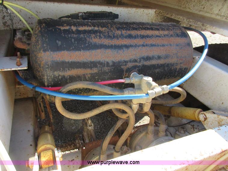 image for item I1757 2008 CTS BDT-40 bottom dump trailer