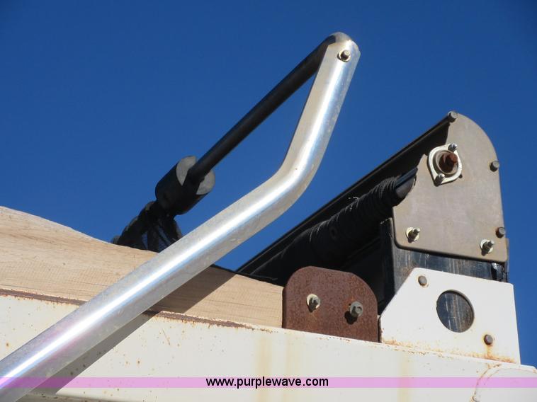 image for item I1757 2008 CTS BDT-40 bottom dump trailer