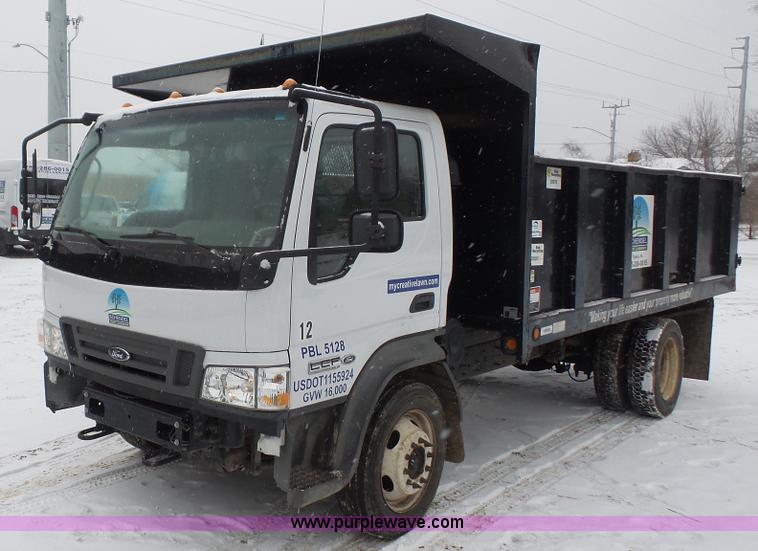 image for item I2299 2006 Ford LCF dump truck