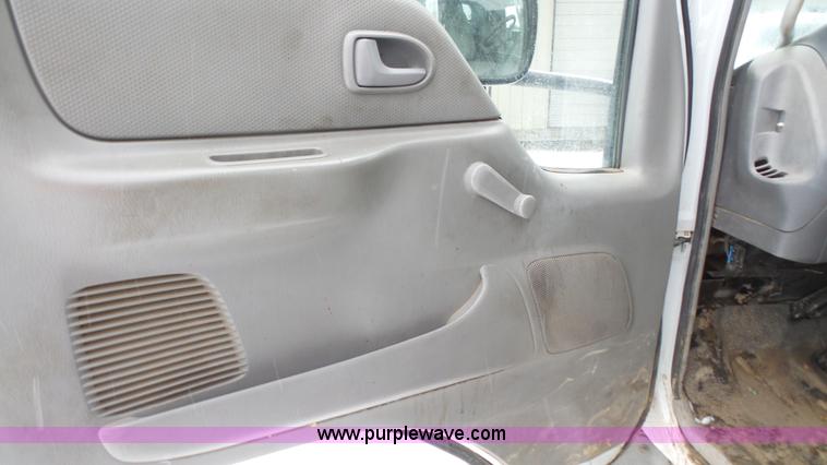 image for item I2299 2006 Ford LCF dump truck