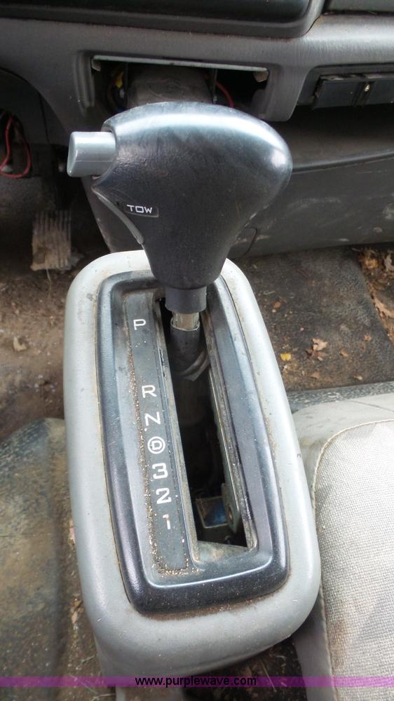 image for item I2299 2006 Ford LCF dump truck