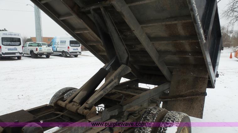 image for item I2299 2006 Ford LCF dump truck