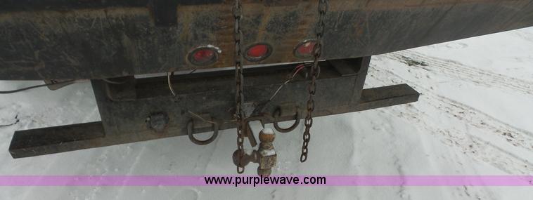 image for item I2299 2006 Ford LCF dump truck