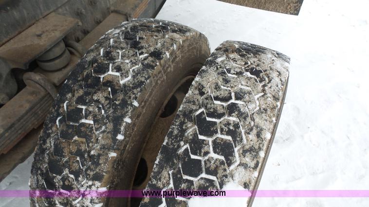 image for item I2299 2006 Ford LCF dump truck