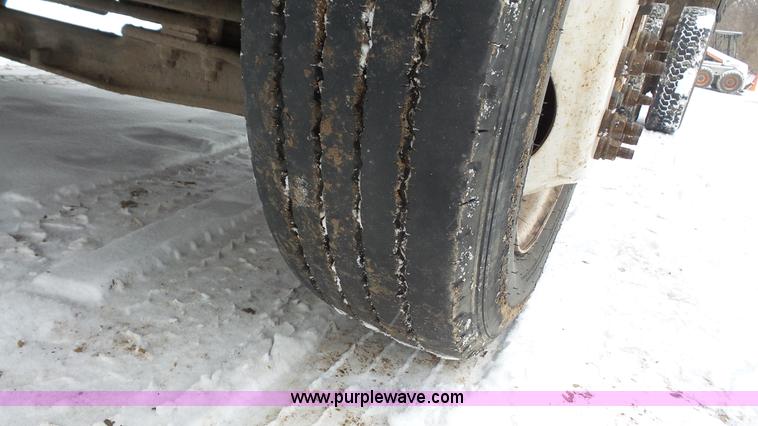 image for item I2299 2006 Ford LCF dump truck