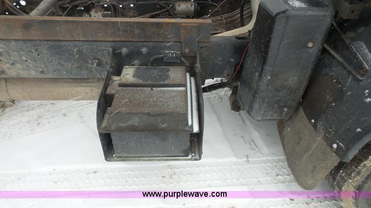 image for item I2299 2006 Ford LCF dump truck