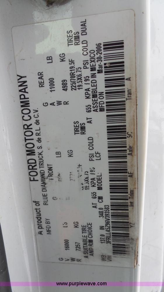 image for item I2299 2006 Ford LCF dump truck