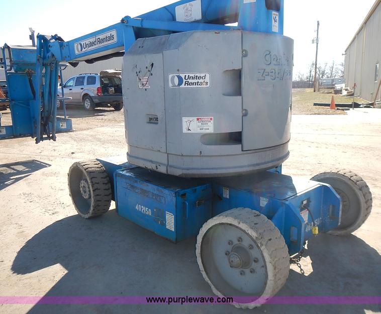 image for item J6301 2002 Genie Z34/22 boom lift