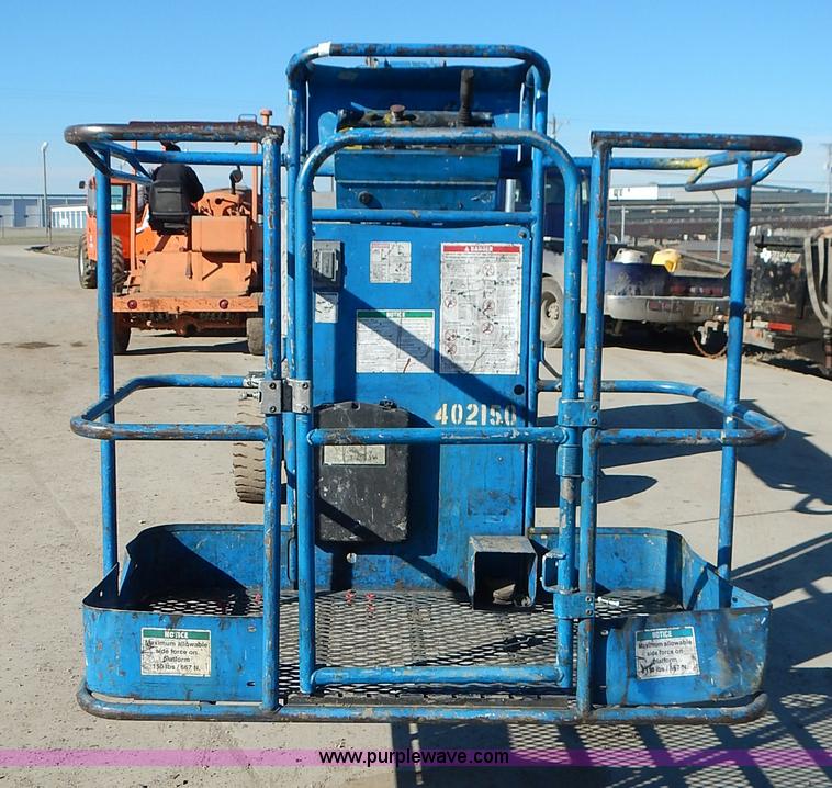 image for item J6301 2002 Genie Z34/22 boom lift