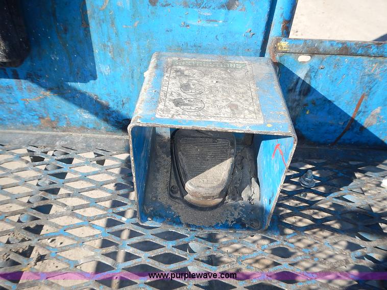 image for item J6301 2002 Genie Z34/22 boom lift