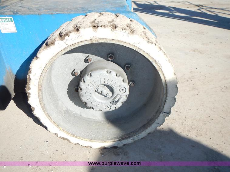 image for item J6301 2002 Genie Z34/22 boom lift