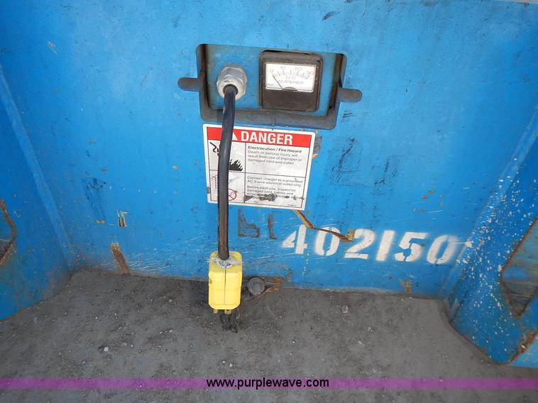 image for item J6301 2002 Genie Z34/22 boom lift