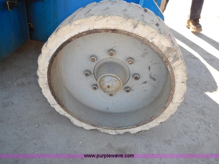 image for item J6301 2002 Genie Z34/22 boom lift