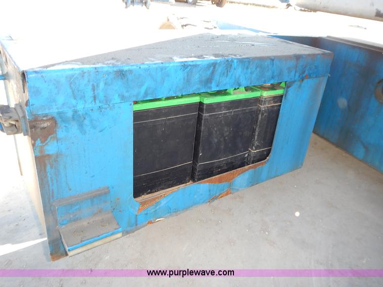 image for item J6301 2002 Genie Z34/22 boom lift