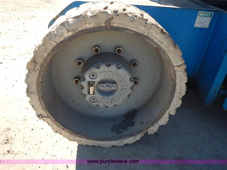 image for item J6301 2002 Genie Z34/22 boom lift