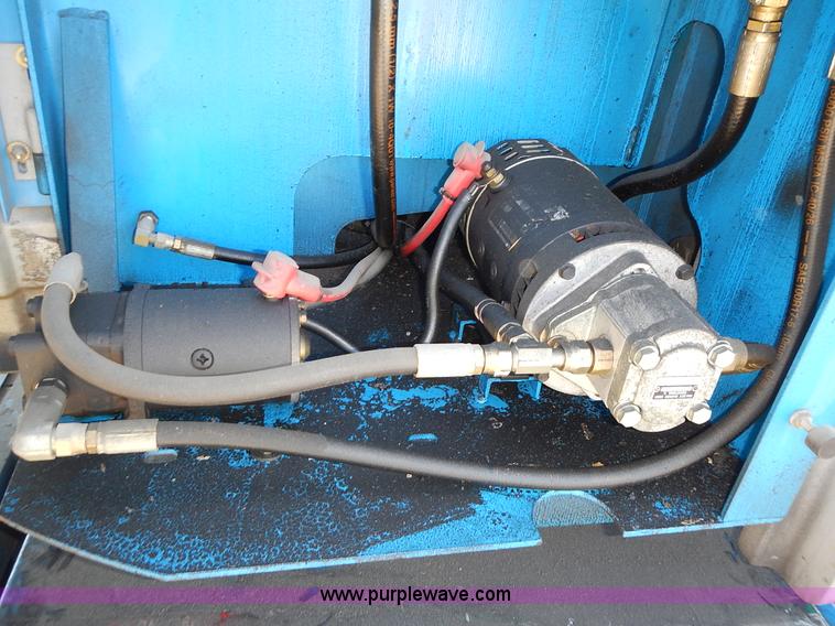 image for item J6301 2002 Genie Z34/22 boom lift