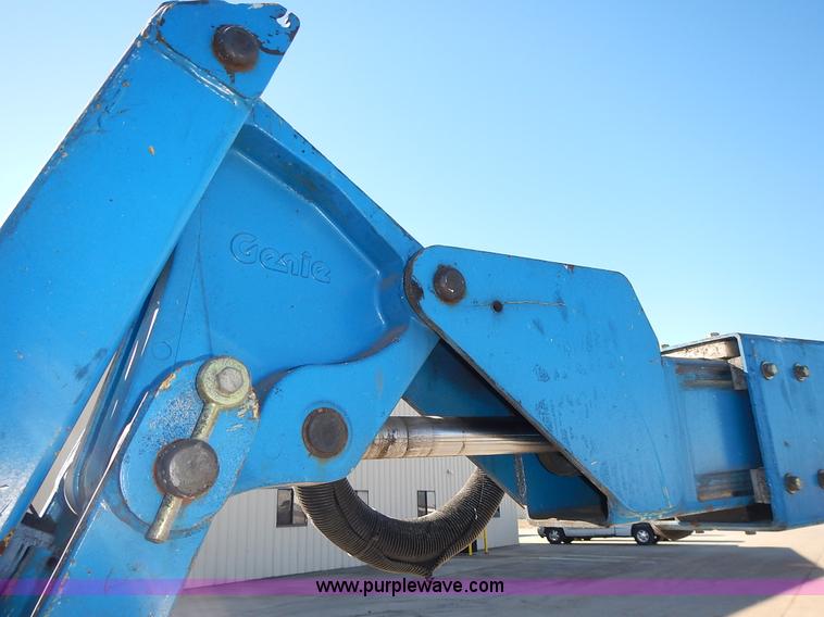 image for item J6301 2002 Genie Z34/22 boom lift