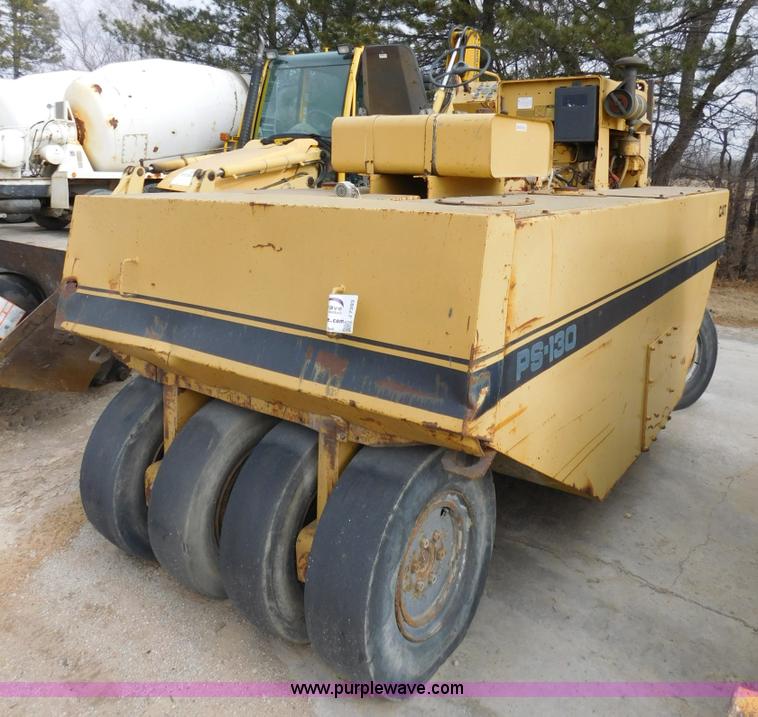 image for item J7393 Caterpillar PS-130 pneumatic roller