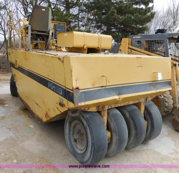 image for item J7393 Caterpillar PS-130 pneumatic roller