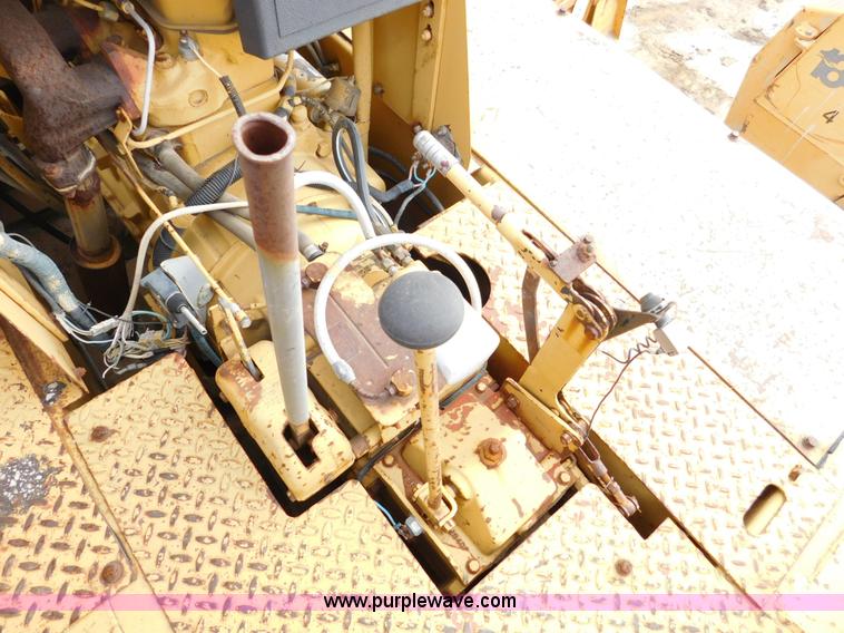 image for item J7393 Caterpillar PS-130 pneumatic roller