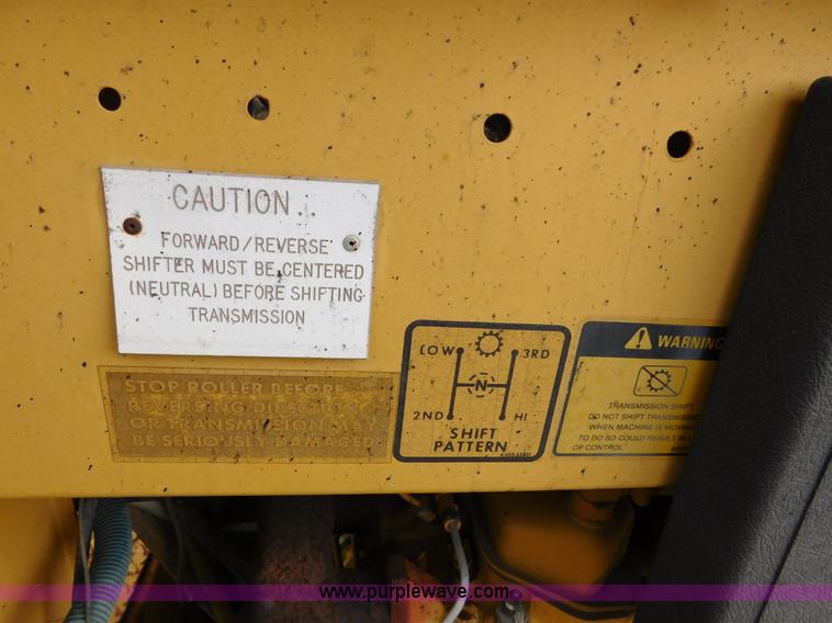 image for item J7393 Caterpillar PS-130 pneumatic roller