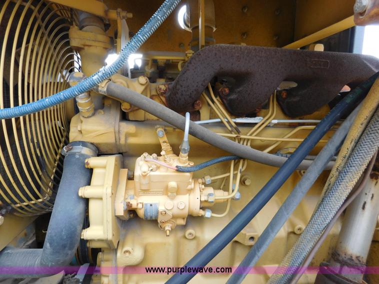 image for item J7393 Caterpillar PS-130 pneumatic roller