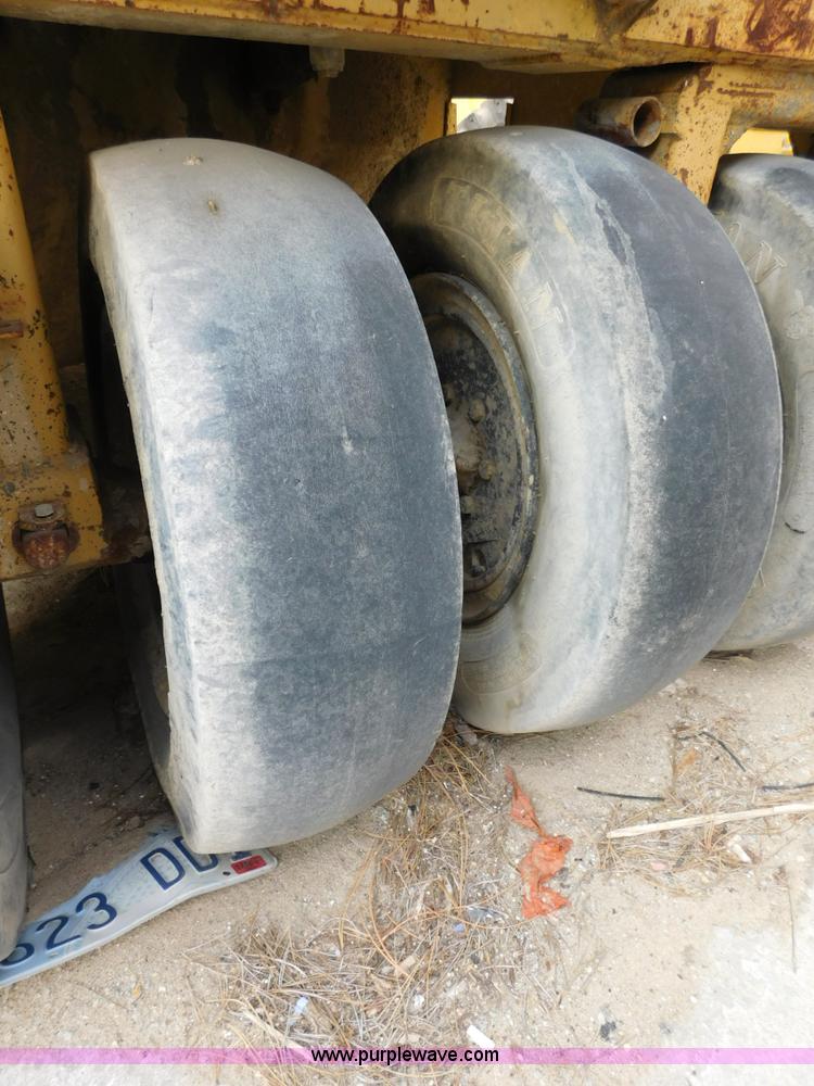 image for item J7393 Caterpillar PS-130 pneumatic roller