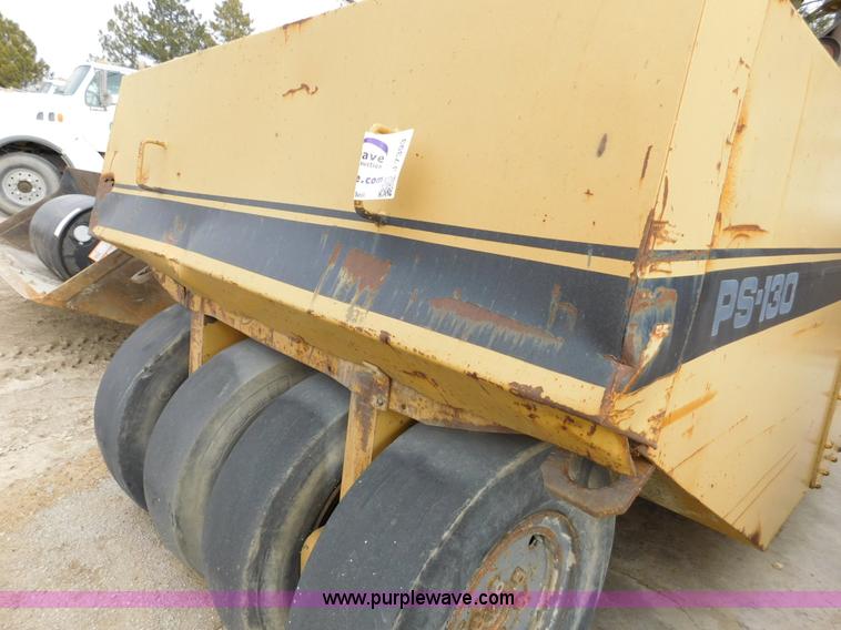 image for item J7393 Caterpillar PS-130 pneumatic roller